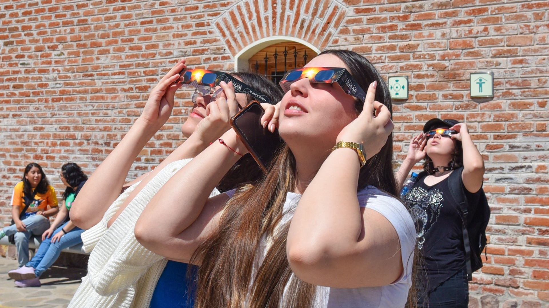 Más de 2 mil personas observaron el eclipse solar en Trapiche.