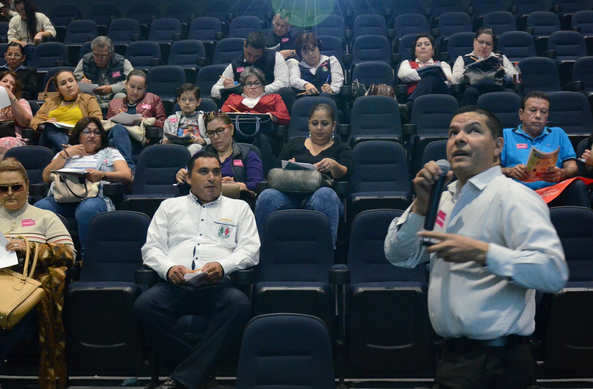 Modelos de crianza, educación y comportamiento para padres de familia