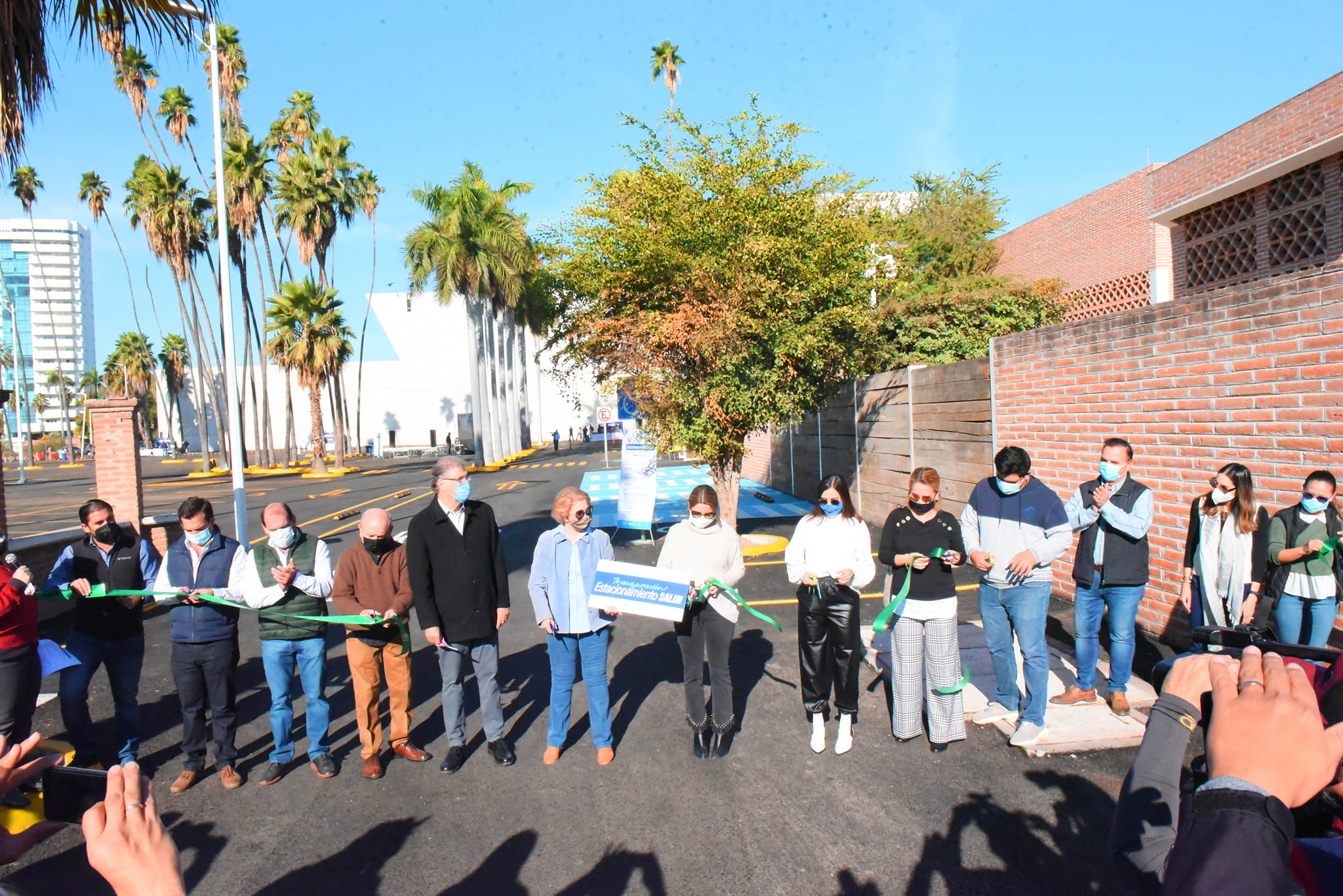 Inauguración del estacionamiento Salim